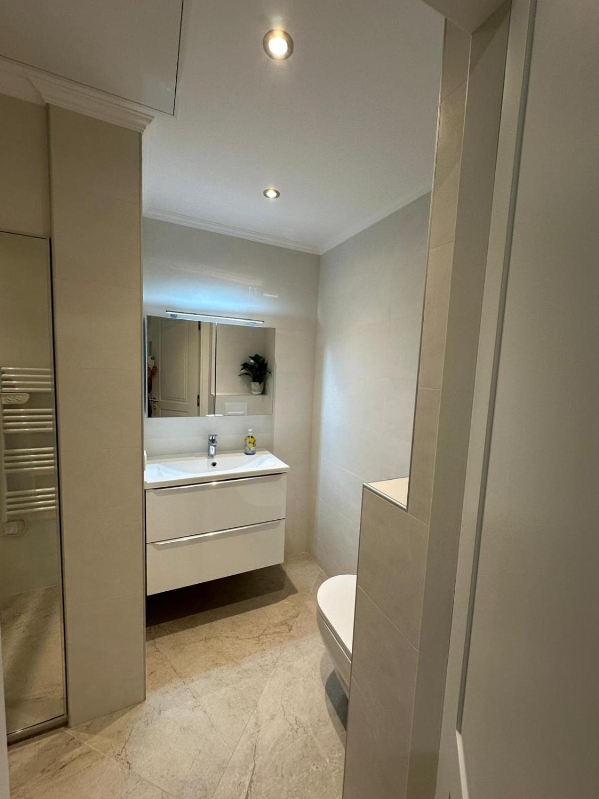 Extraordinaire Grand Studio Au Centre 6 Minutes A Pied De La Plage Et L'Hotel Negresco Nice Luaran gambar