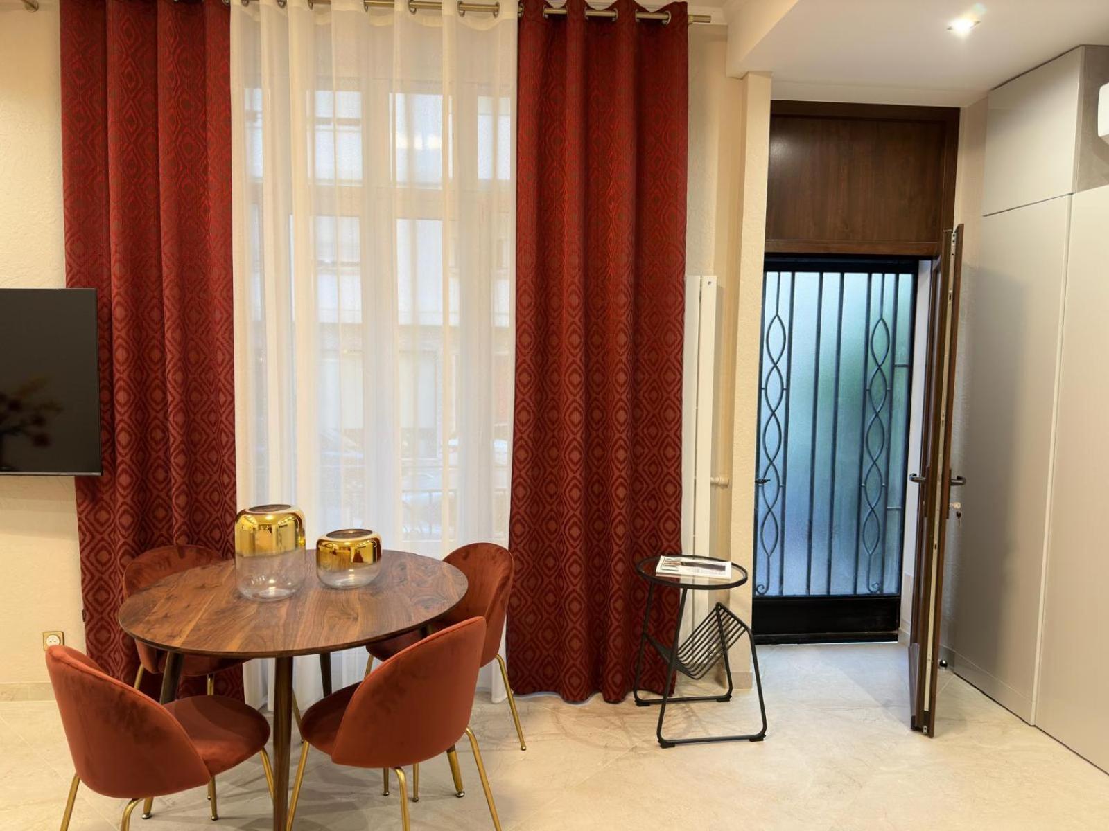 Extraordinaire Grand Studio Au Centre 6 Minutes A Pied De La Plage Et L'Hotel Negresco Nice Luaran gambar