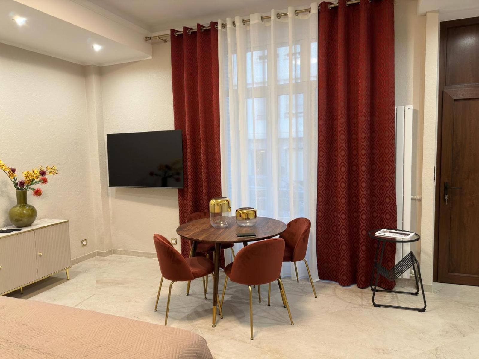 Extraordinaire Grand Studio Au Centre 6 Minutes A Pied De La Plage Et L'Hotel Negresco Nice Luaran gambar